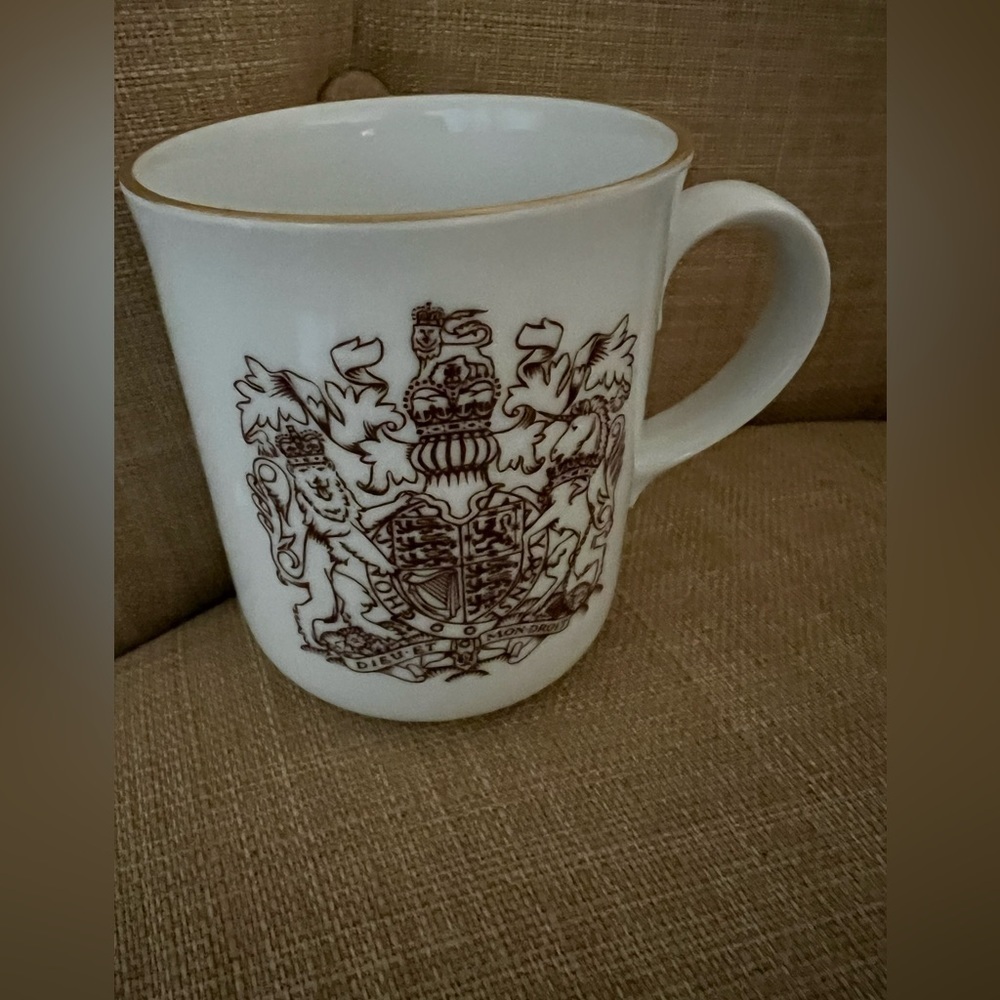 Queen Elizabeth II Silver Jubilee Cup  1952-1977
